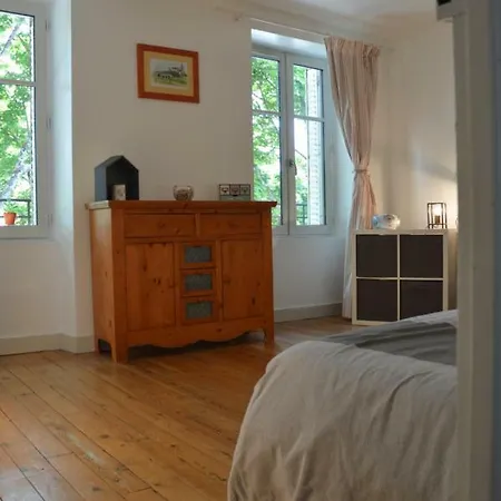 D'hotes Les Ecuries Homestay *