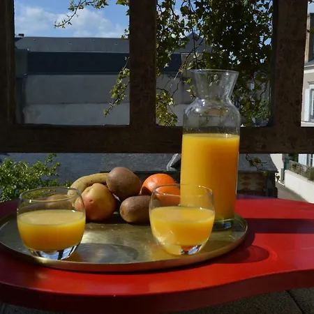 D'hotes Les Ecuries Homestay *