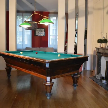 D'hotes Les Ecuries Homestay